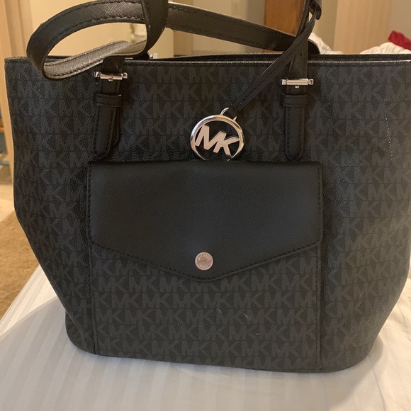 Michael kors purse - Picture 2 of 4